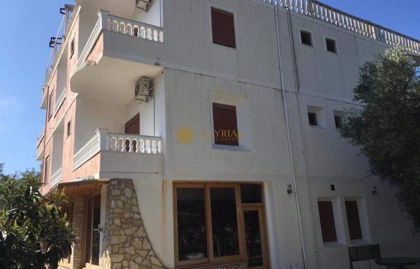 Hotel në shitje, Qeparo