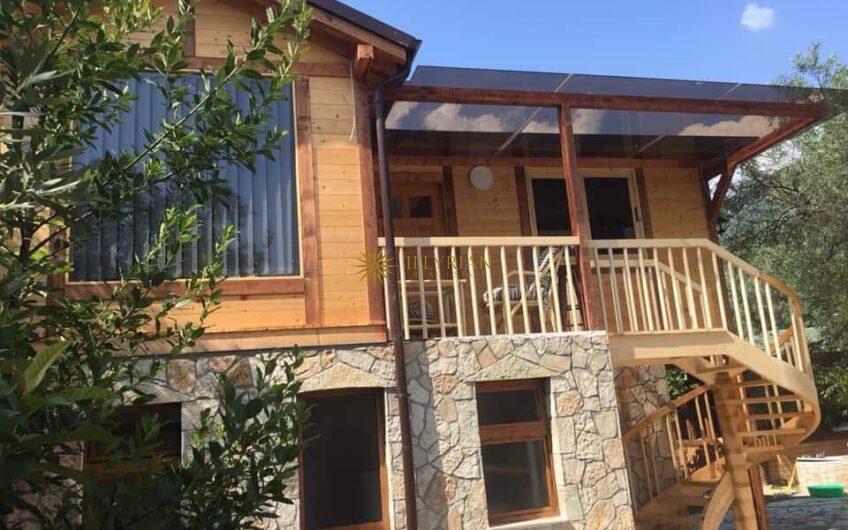 Hotel në shitje, Qeparo