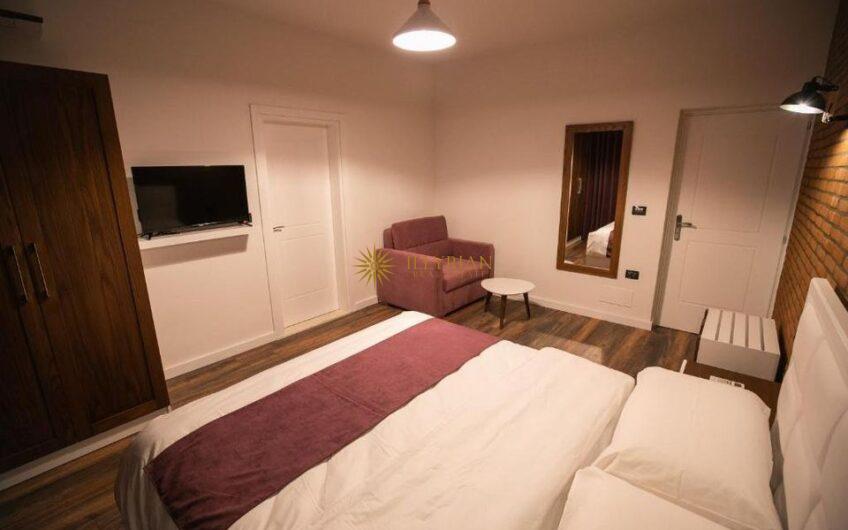 Hotel në shitje, Kombinat