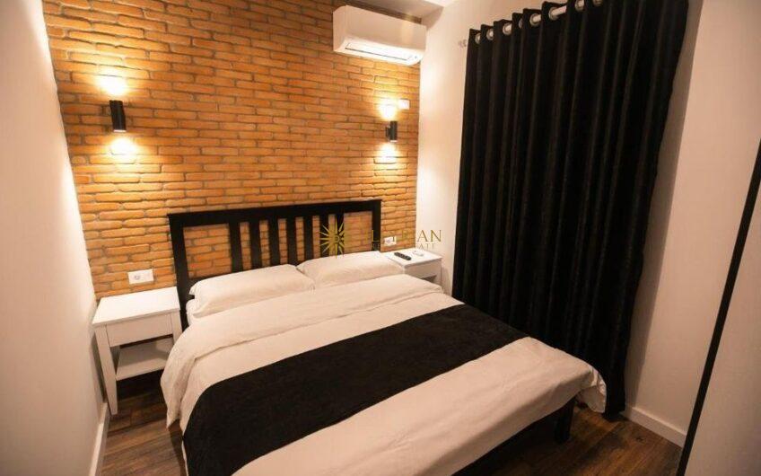 Hotel në shitje, Kombinat