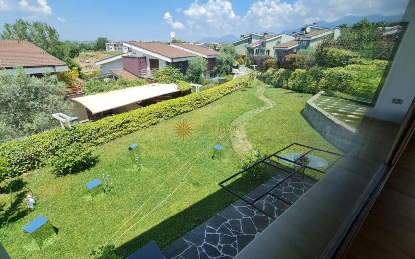 Vilë 3-katëshe në shitje, Long Hill Residence