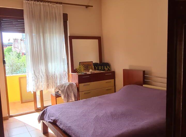 Vilë 2-katëshe me qera, Komuna e Parisit