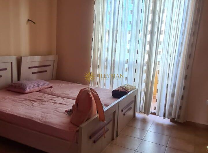 Vilë 2-katëshe me qera, Komuna e Parisit