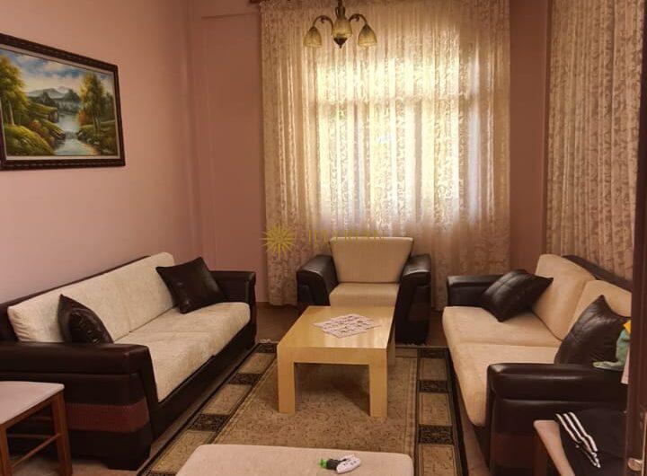 Vilë 2-katëshe me qera, Komuna e Parisit