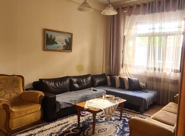 Vilë 2-katëshe me qera, Komuna e Parisit