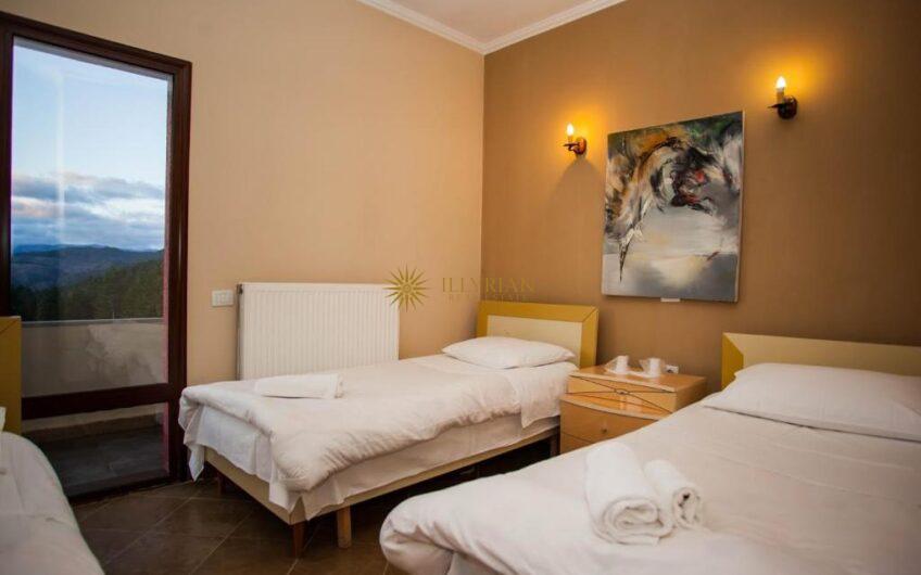 Hotel në shitje, Voskopojë