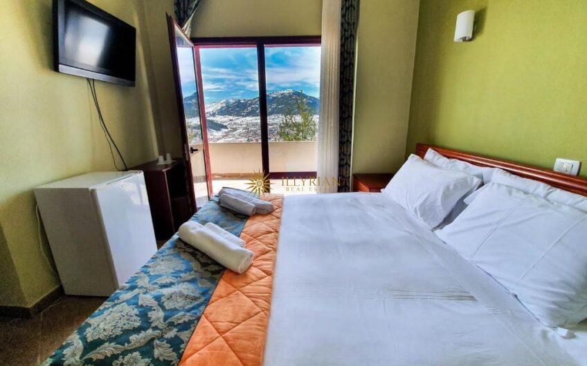 Hotel në shitje, Voskopojë