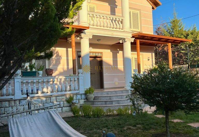 Vilë 2-katëshe në shitje, Pezë e Vogël