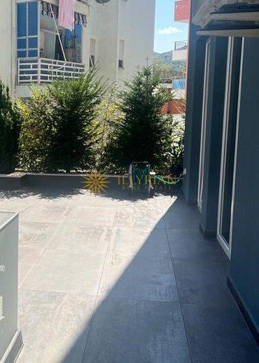 Ambjent zyrash me qera, Liqeni i Thatë