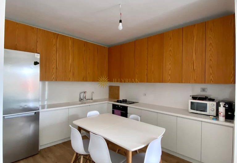 Duplex në shitje/qera, Sauk