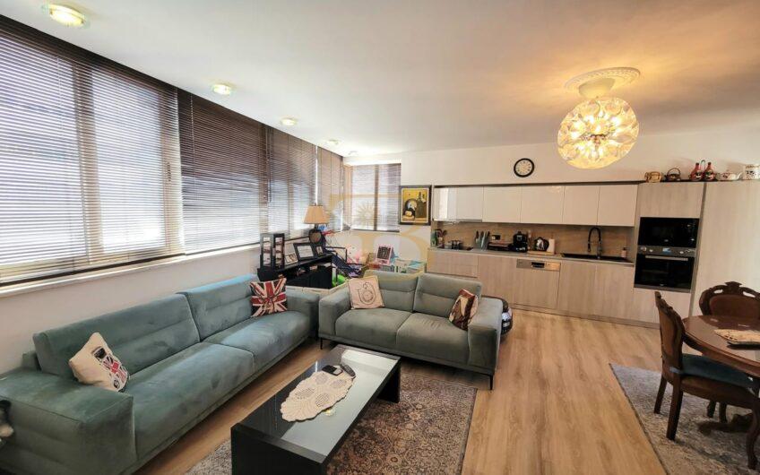 Duplex 2+1+2 me qera, Kristal Center