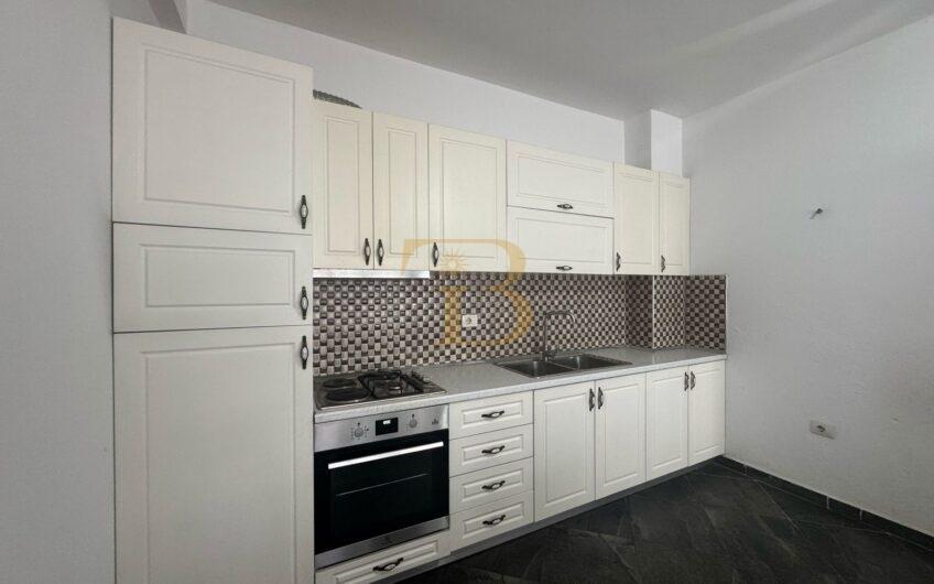 Apartament 1+1 me qera, Astir