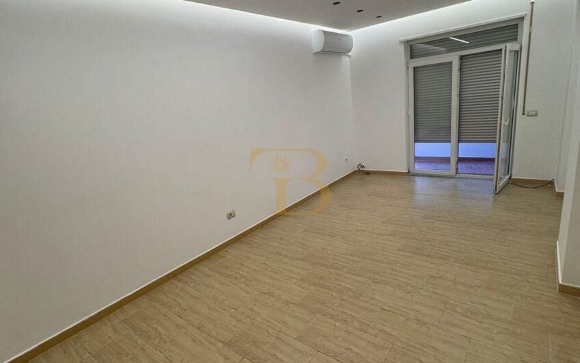 Ambjent zyrash me qera, Rruga Myslym Shyri