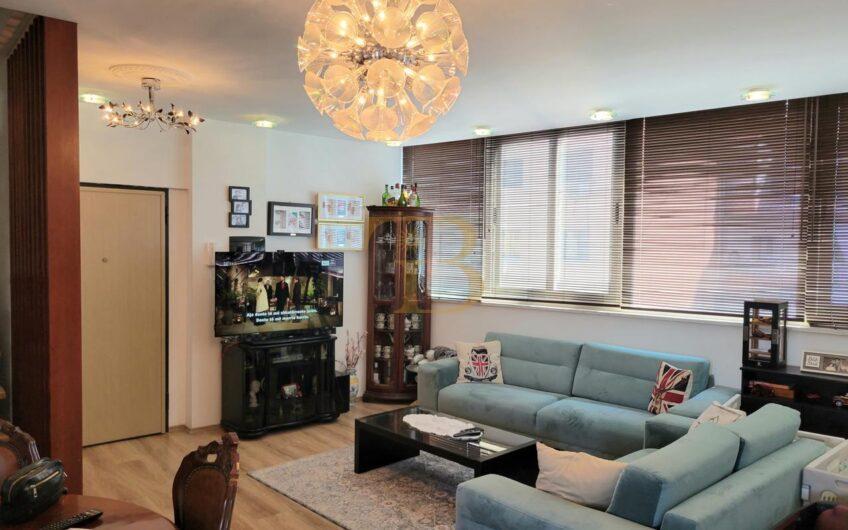 Duplex 2+1+2 me qera, Kristal Center
