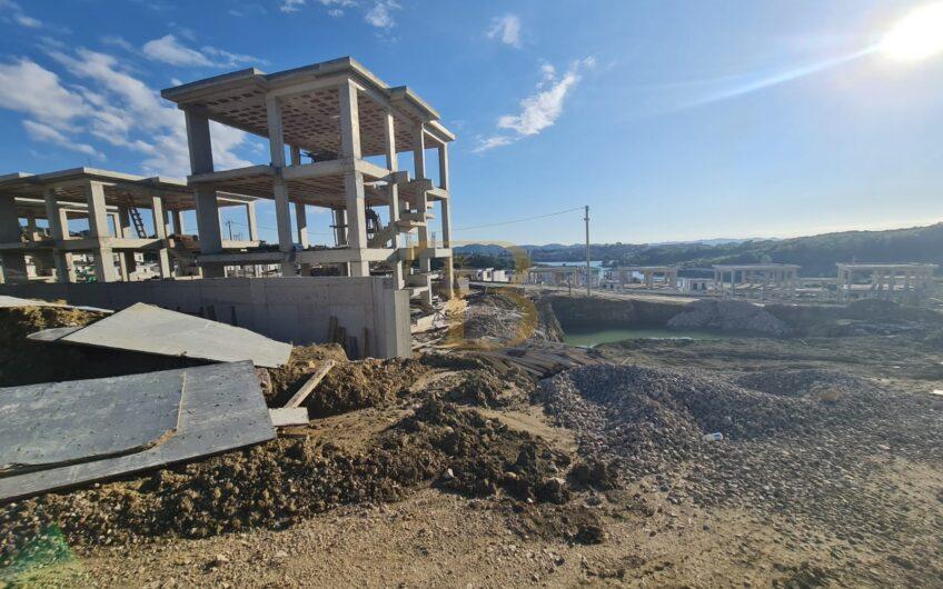 Vilë 2-katëshe në shitje, Rolling Hills Liqeni