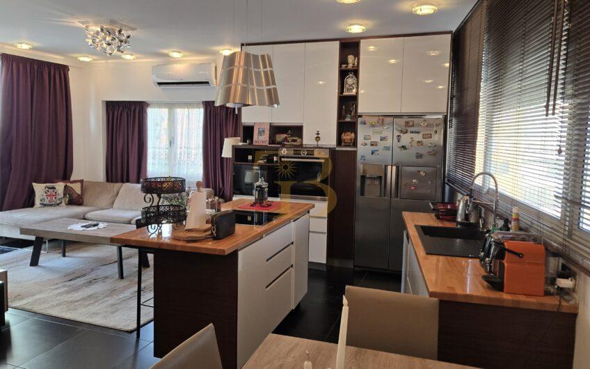 Duplex 2+1+2 me qera, Kristal Center