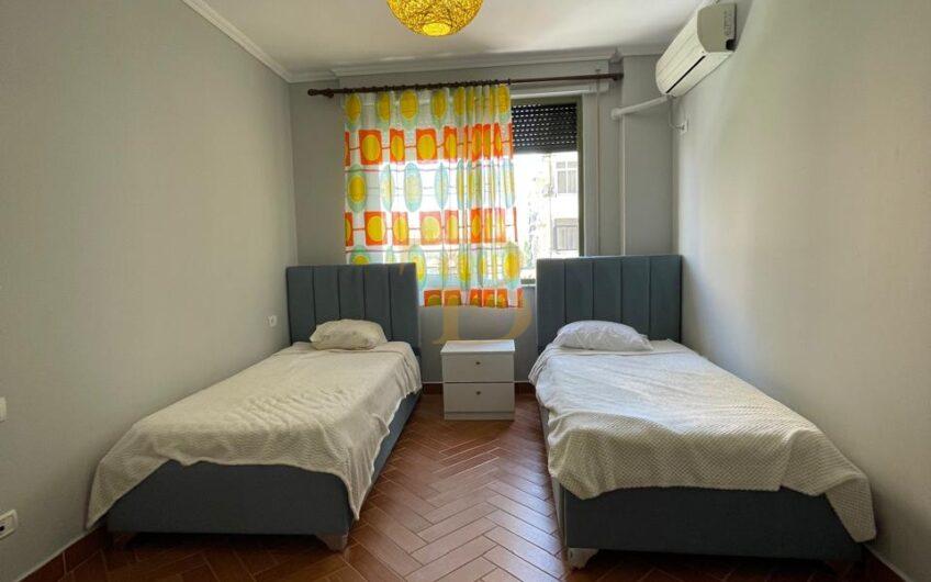 Apartament 2+1+2 me qera, Komuna e Parisit