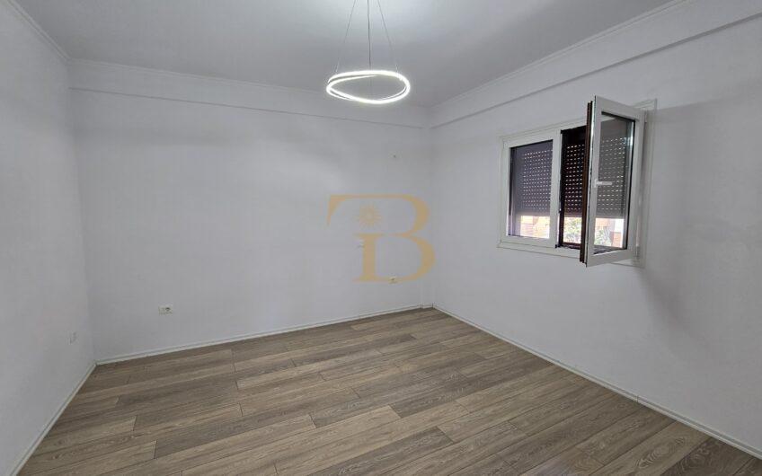 Ambjent zyrash me qera, Komuna e Parisit