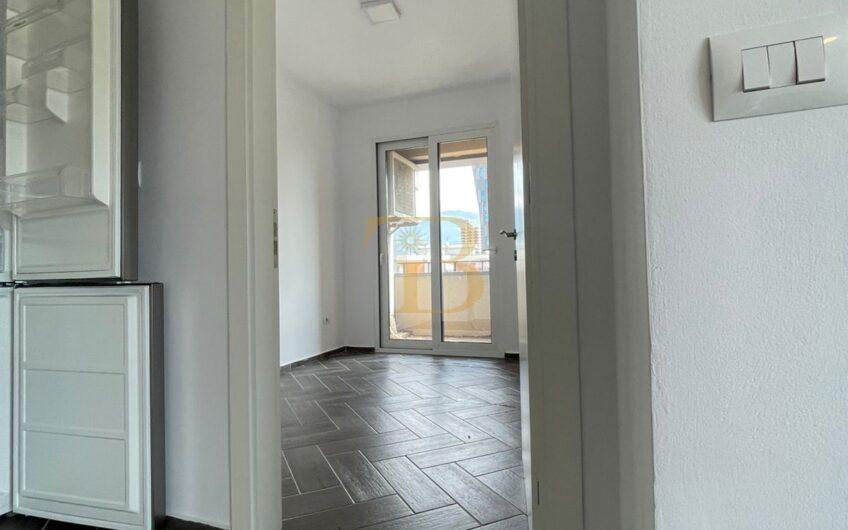 Ambjent zyrash me qera, Rruga Myslym Shyri