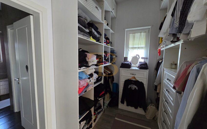 Vilë 3-katëshe në shitje, Rolling Hills