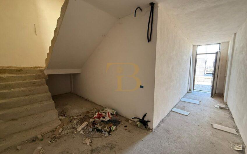 Vilë 2-katëshe në shitje, Lakeside Residence