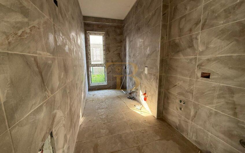 Vilë 2-katëshe në shitje, Lakeside Residence