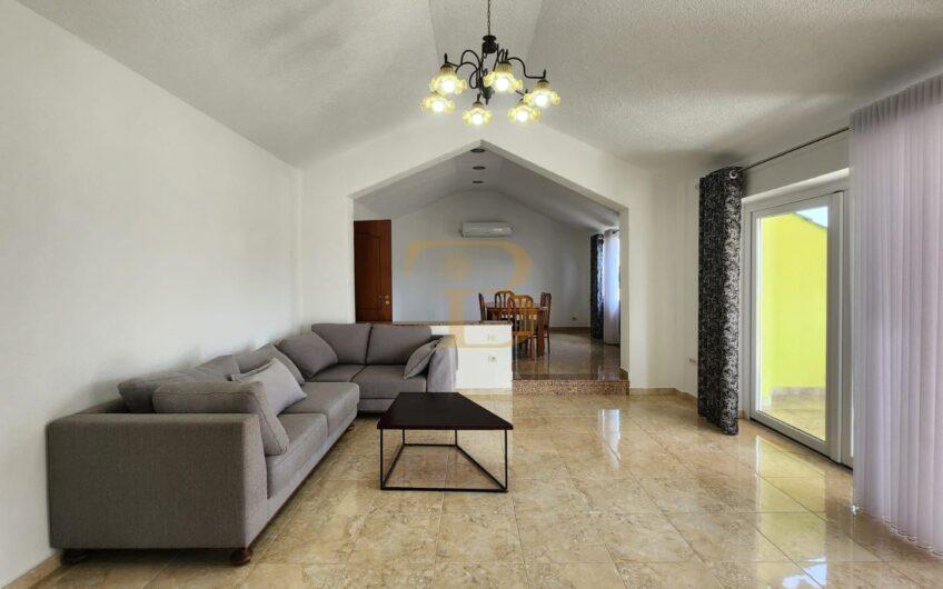 Penthouse me qera, Liqeni i Thatë