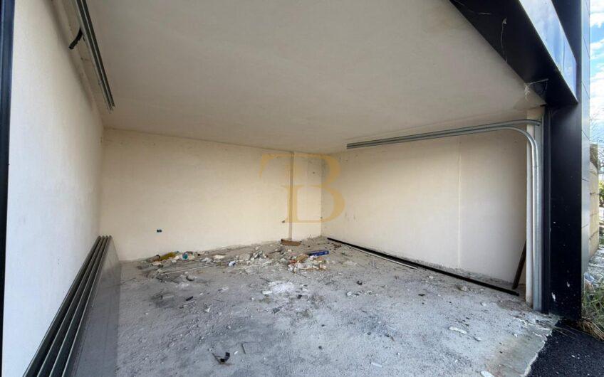 Vilë 2 katëshe në shitje, Lakeside Residence