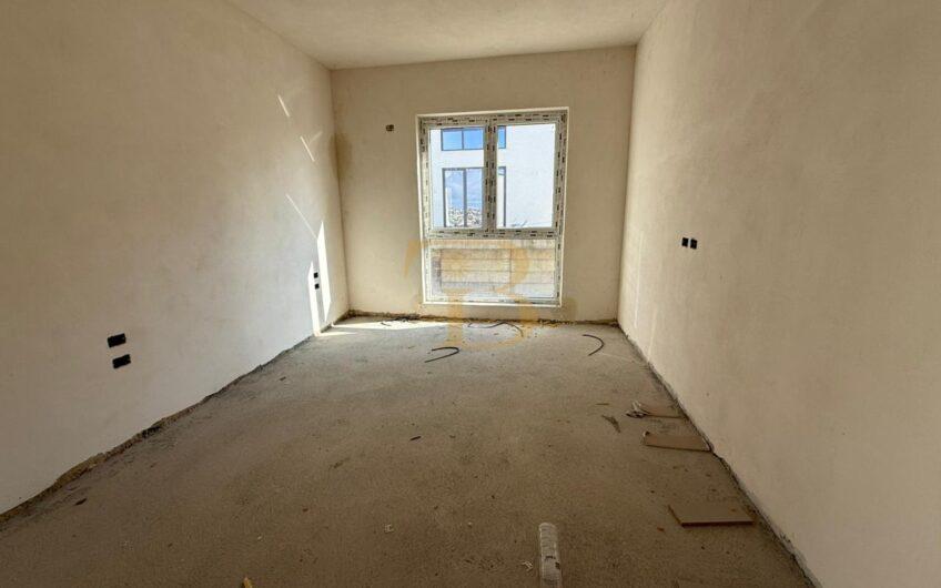 Vilë 2-katëshe në shitje, Lakeside Residence