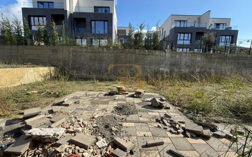 Vilë 2 katëshe në shitje, Lakeside Residence