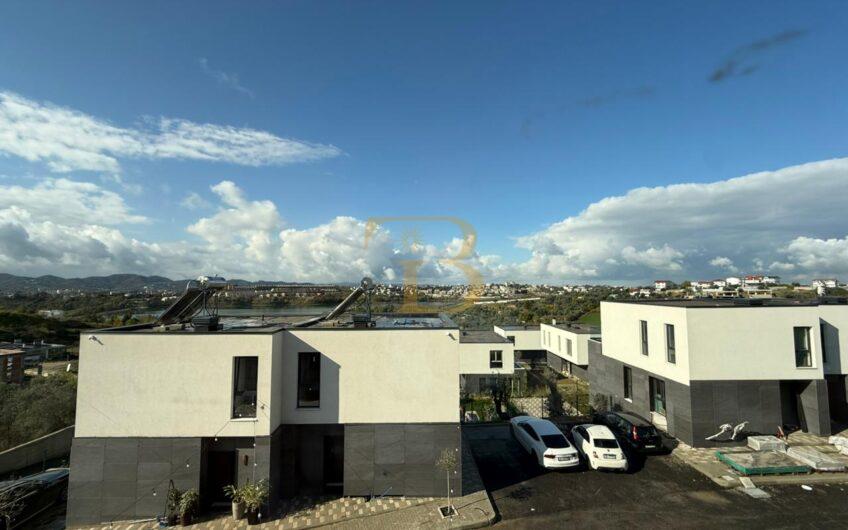 Vilë 2-katëshe në shitje, Lakeside Residence