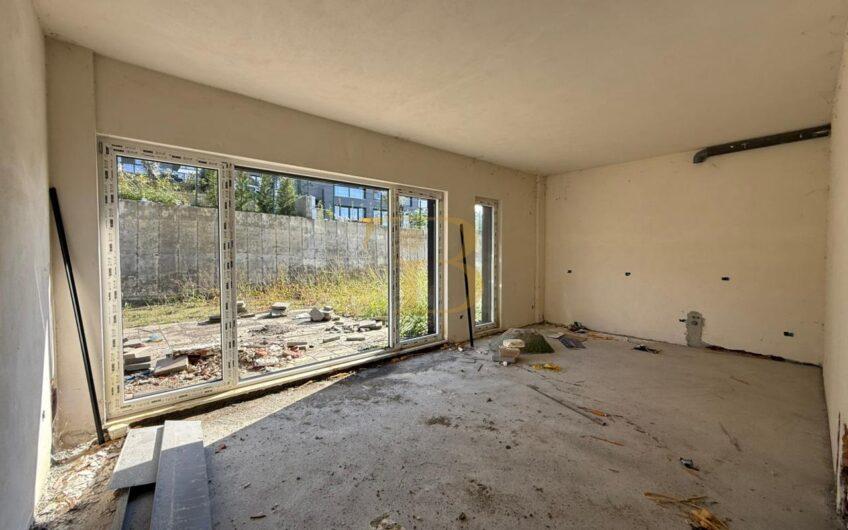 Vilë 2 katëshe në shitje, Lakeside Residence