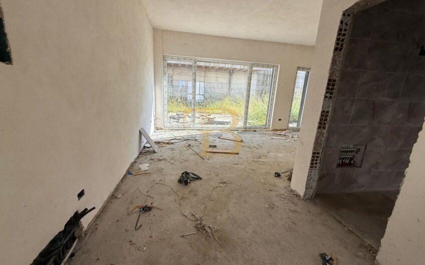 Vilë 2-katëshe në shitje, Lakeside Residence