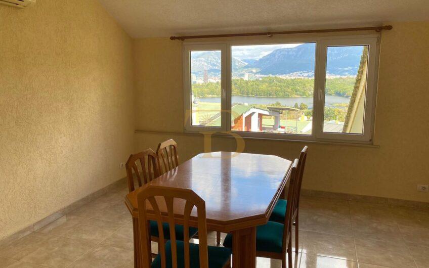 Penthouse me qera, Liqeni i Thatë