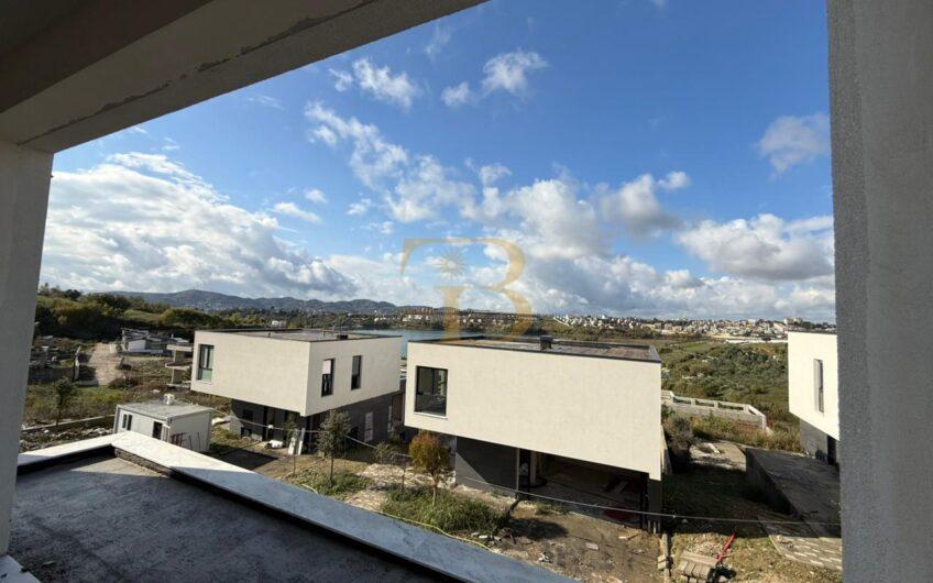 Vilë 2 katëshe në shitje, Lakeside Residence