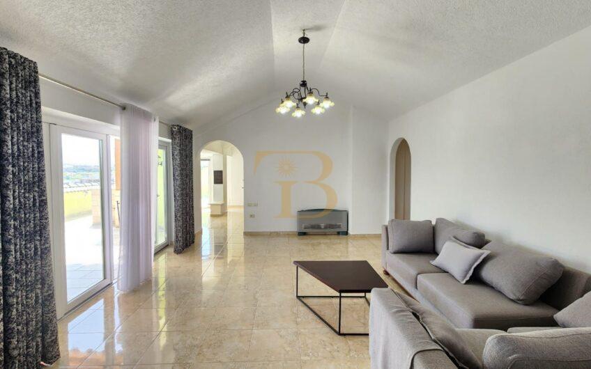 Penthouse me qera, Liqeni i Thatë