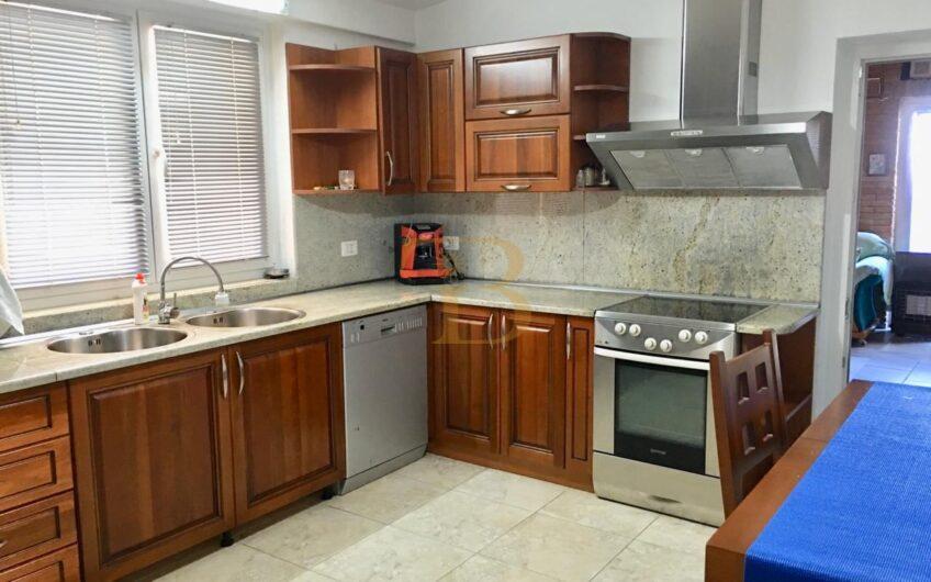 Penthouse me qera, Liqeni i Thatë