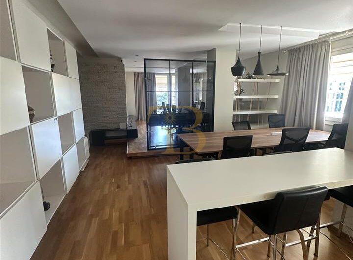 Ambjent zyrash me qera, Bllok