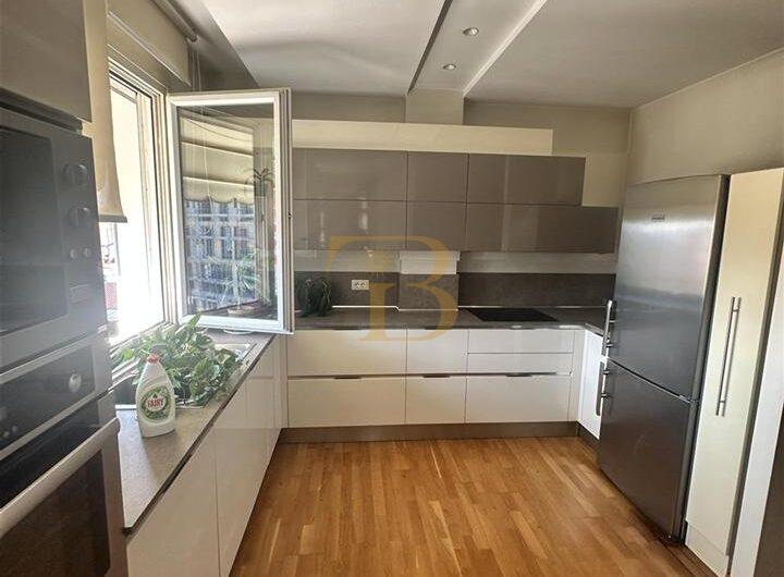 Ambjent zyrash me qera, Bllok