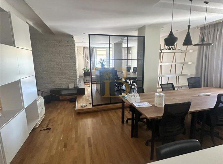 Ambjent zyrash me qera, Bllok