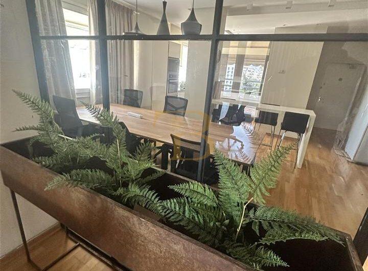 Ambjent zyrash me qera, Bllok