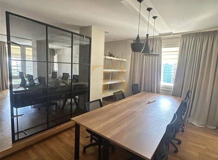 Ambjent zyrash me qera, Bllok