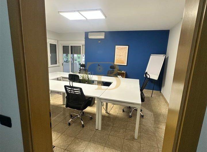 Ambjent zyrash me qera, Bllok