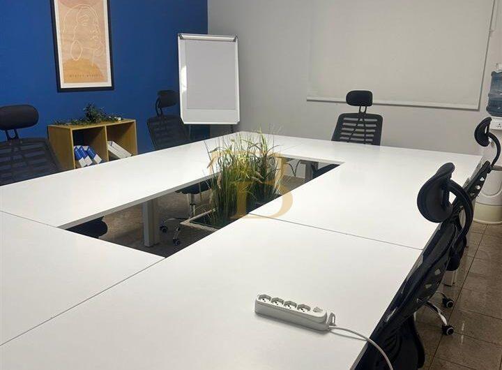 Ambjent zyrash me qera, Bllok