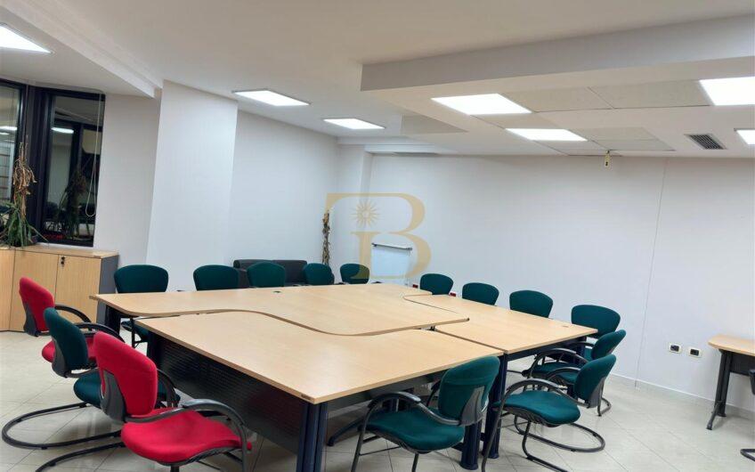 Ambjent zyrash me qera, Kullat Binjake