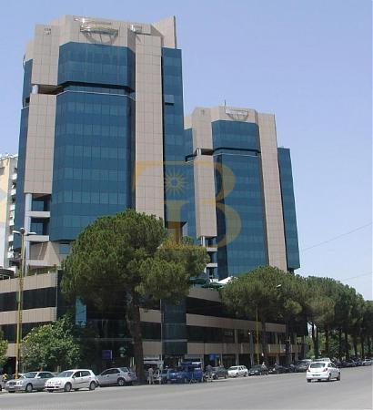 Ambjent zyrash me qera, Kullat Binjake