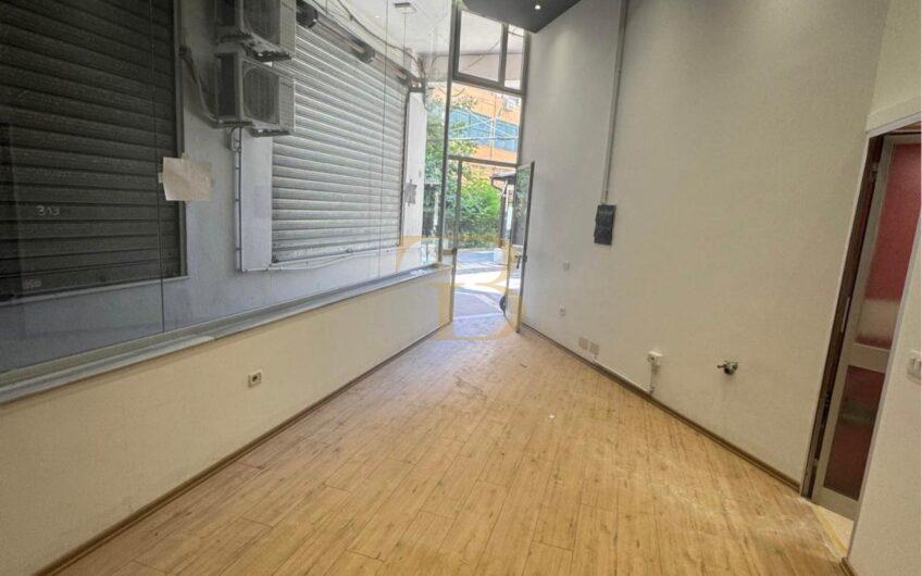 Ambjent biznesi me qera, Rruga e Barrikadave