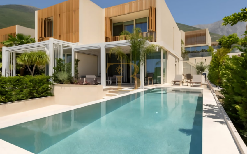 Vilë 2-katëshe në shitje, Green Coast