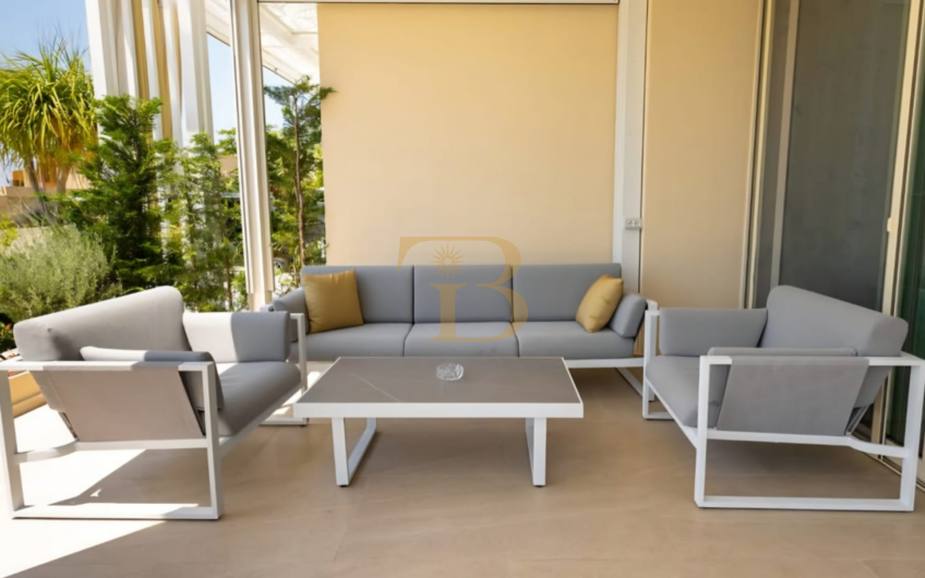 Vilë 2-katëshe në shitje, Green Coast