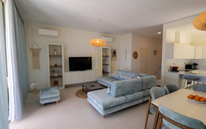 Vilë 2-katëshe në shitje, Green Coast